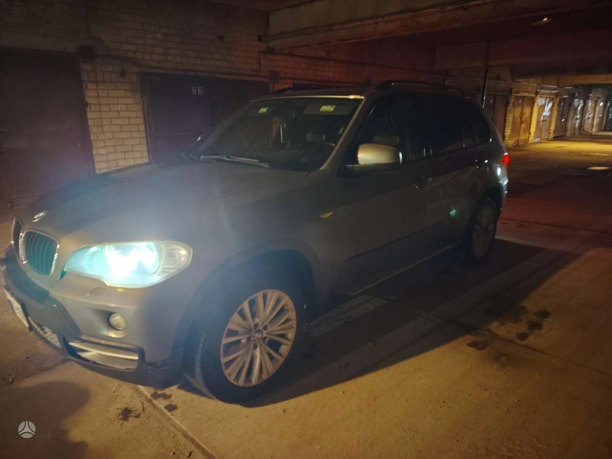 BMW X5 2010 — photo 7