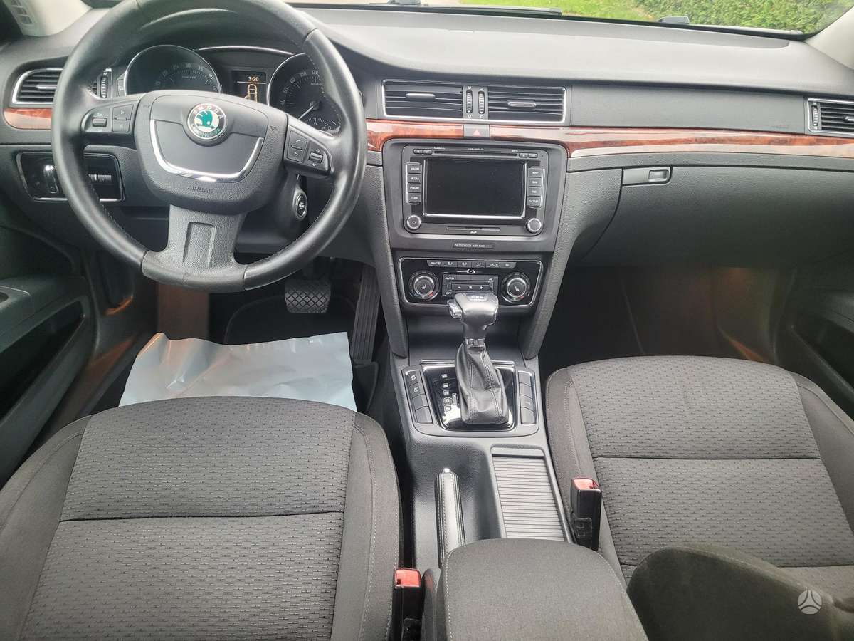 Skoda Superb 2012 — photo 11