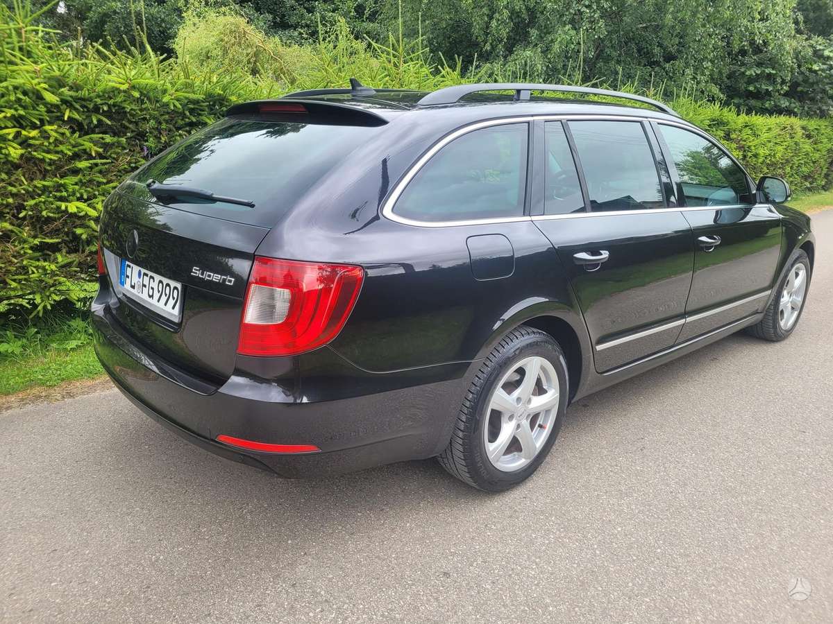 Skoda Superb 2012 — interior