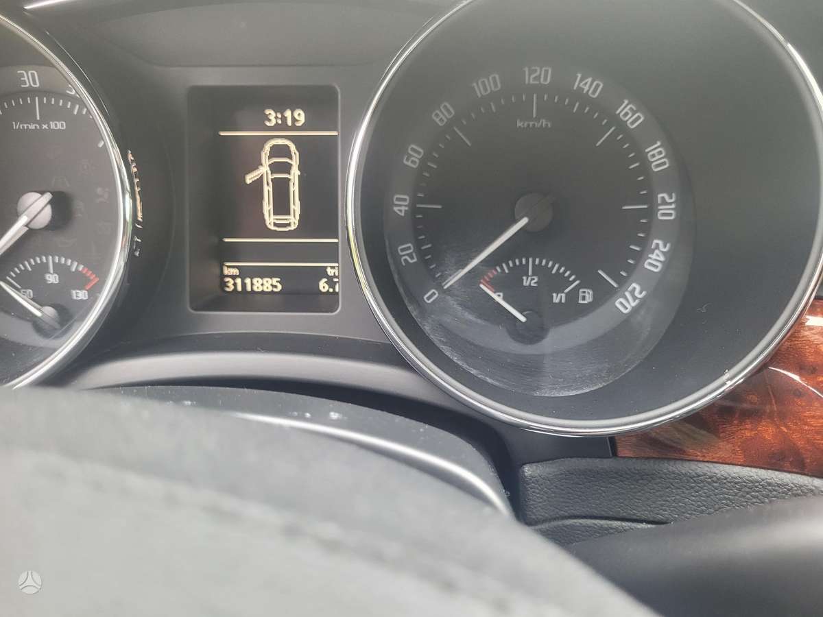 Skoda Superb 2012 — photo 9