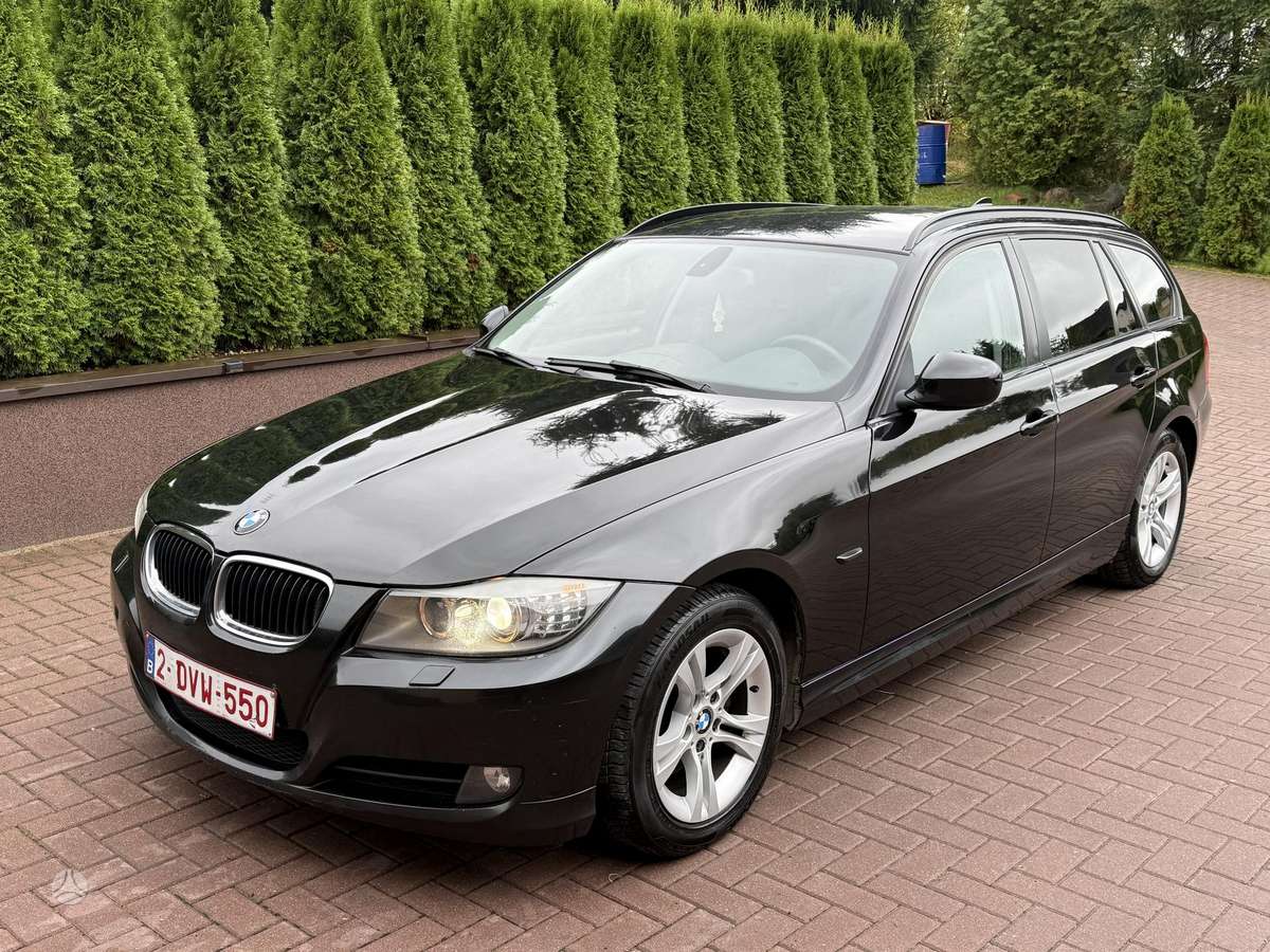 BMW 318 2012 — вигляд ззаду