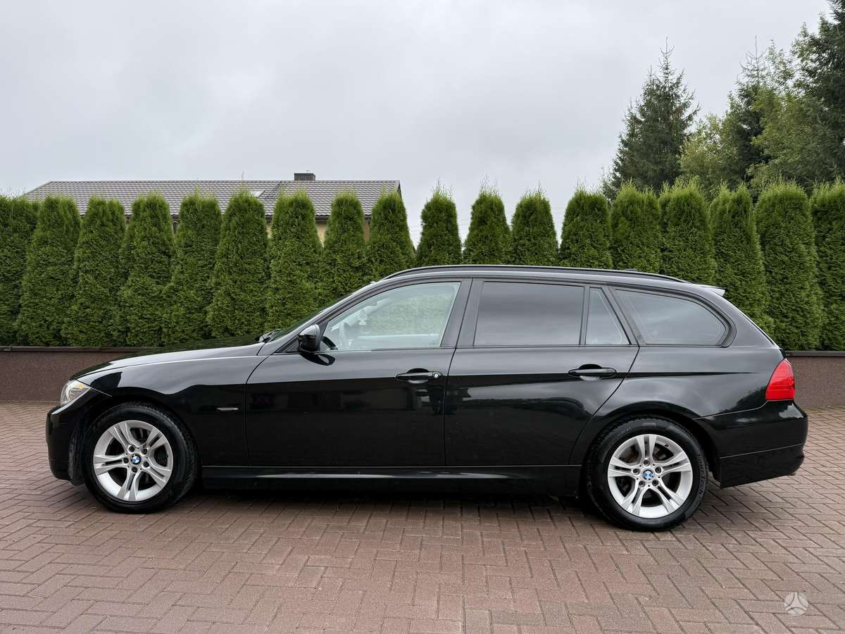 BMW 318 2012 — салон