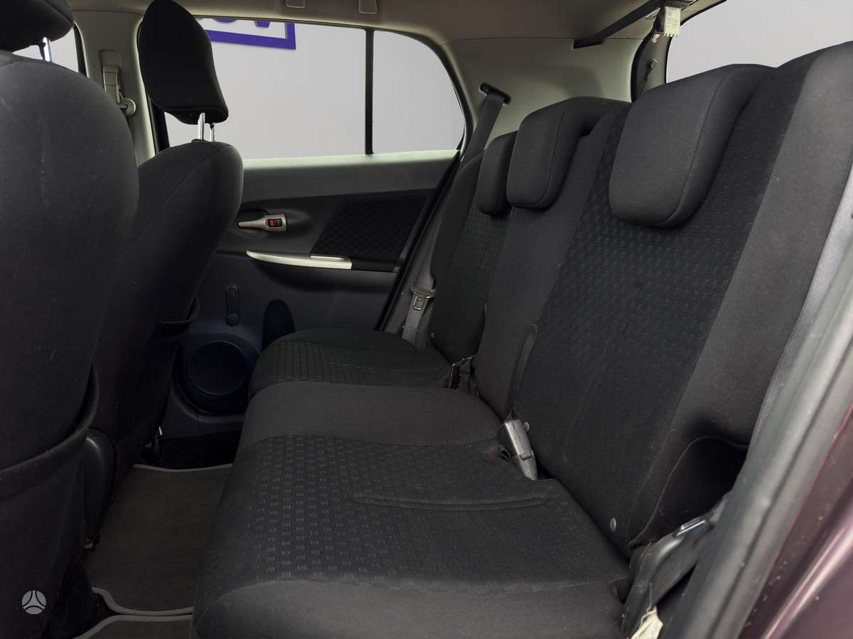 Toyota Urban 2009 — photo 11