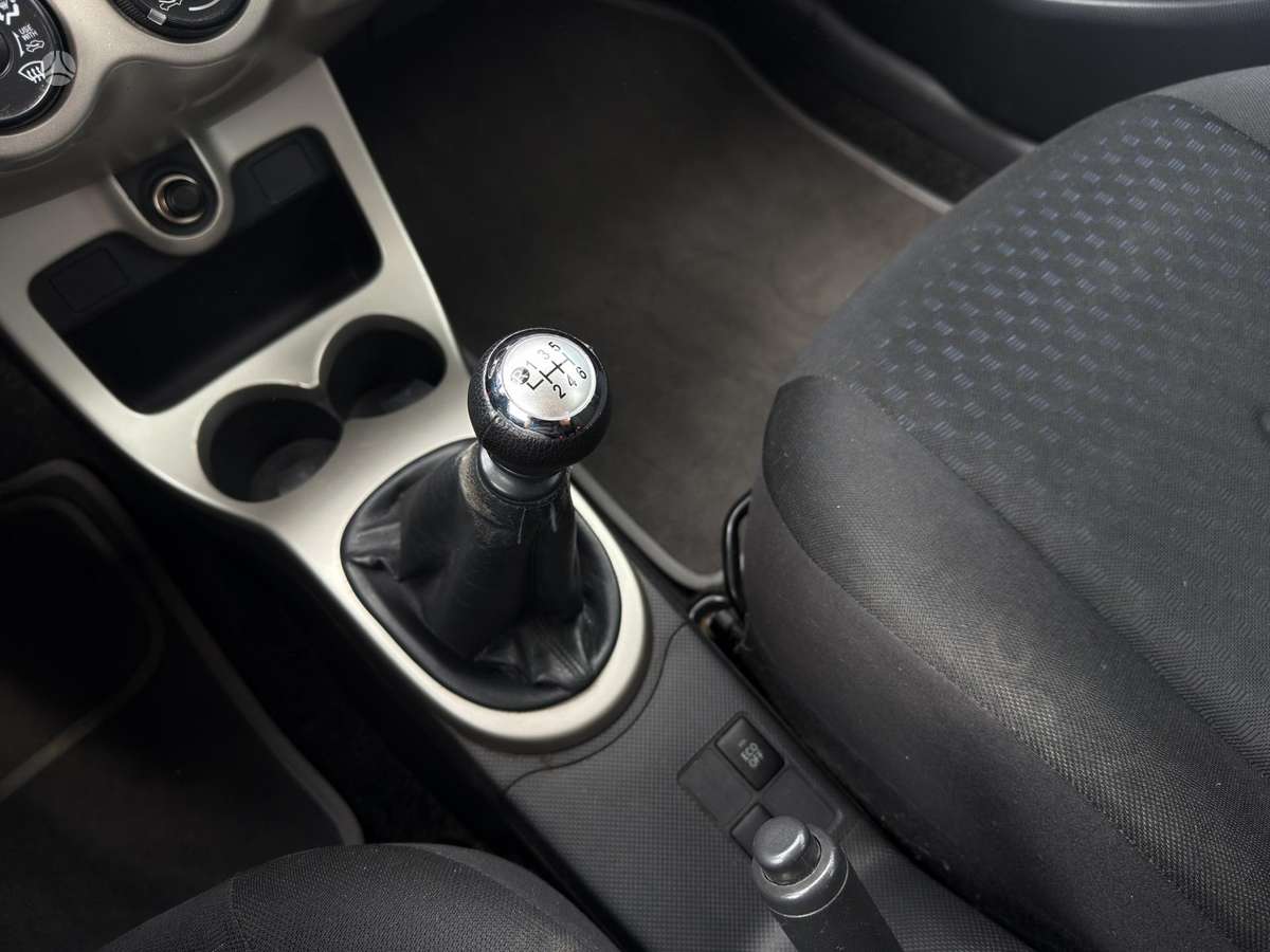 Toyota Urban 2009 — photo 15