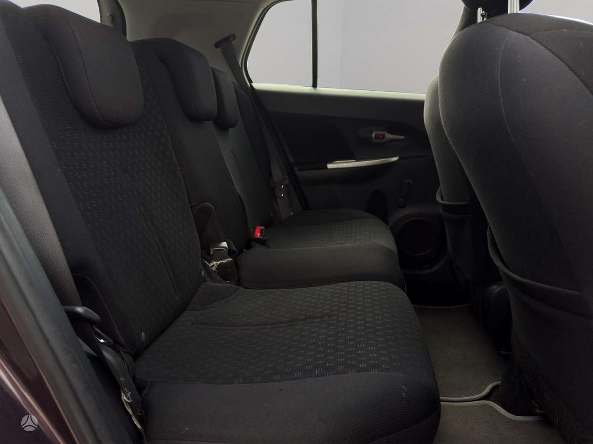 Toyota Urban 2009 — photo 9