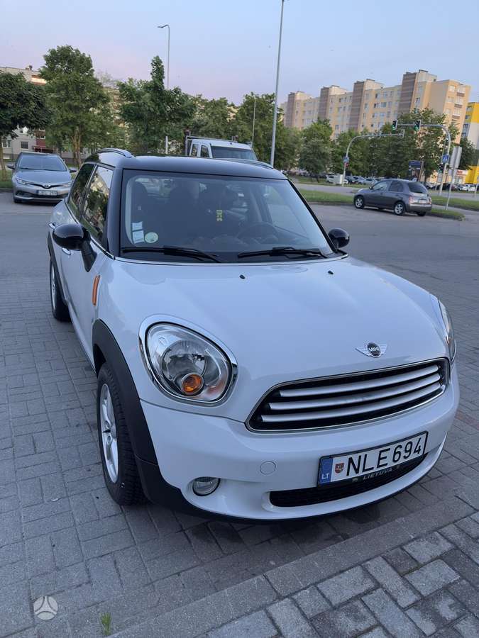 Mini Countryman 2012 — rear view