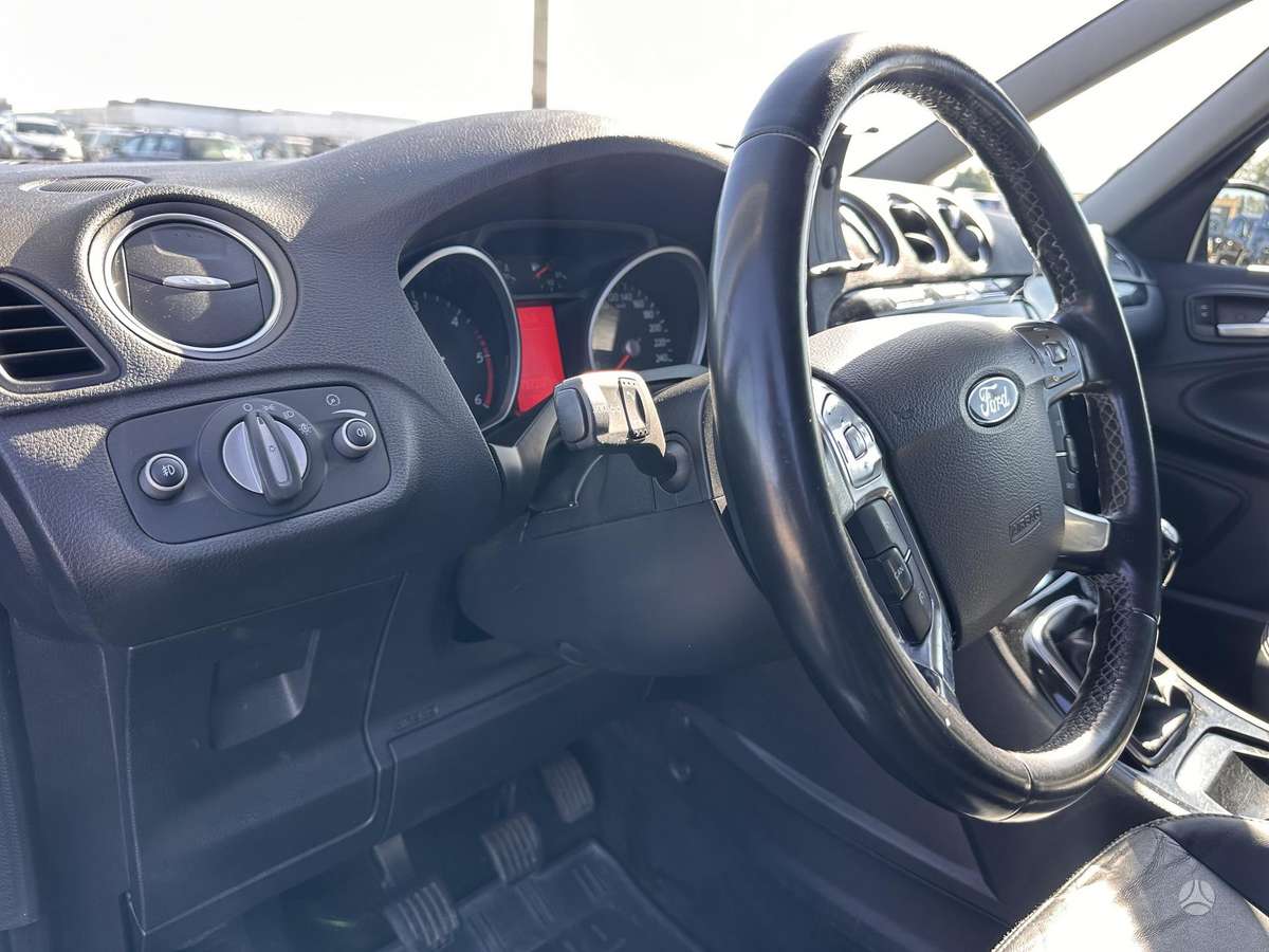 Ford Galaxy 2011 — photo 10