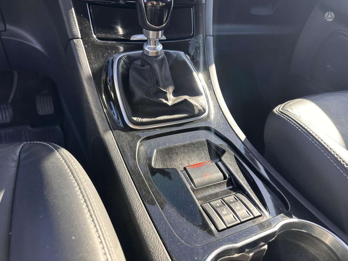 Ford Galaxy 2011 — photo 12
