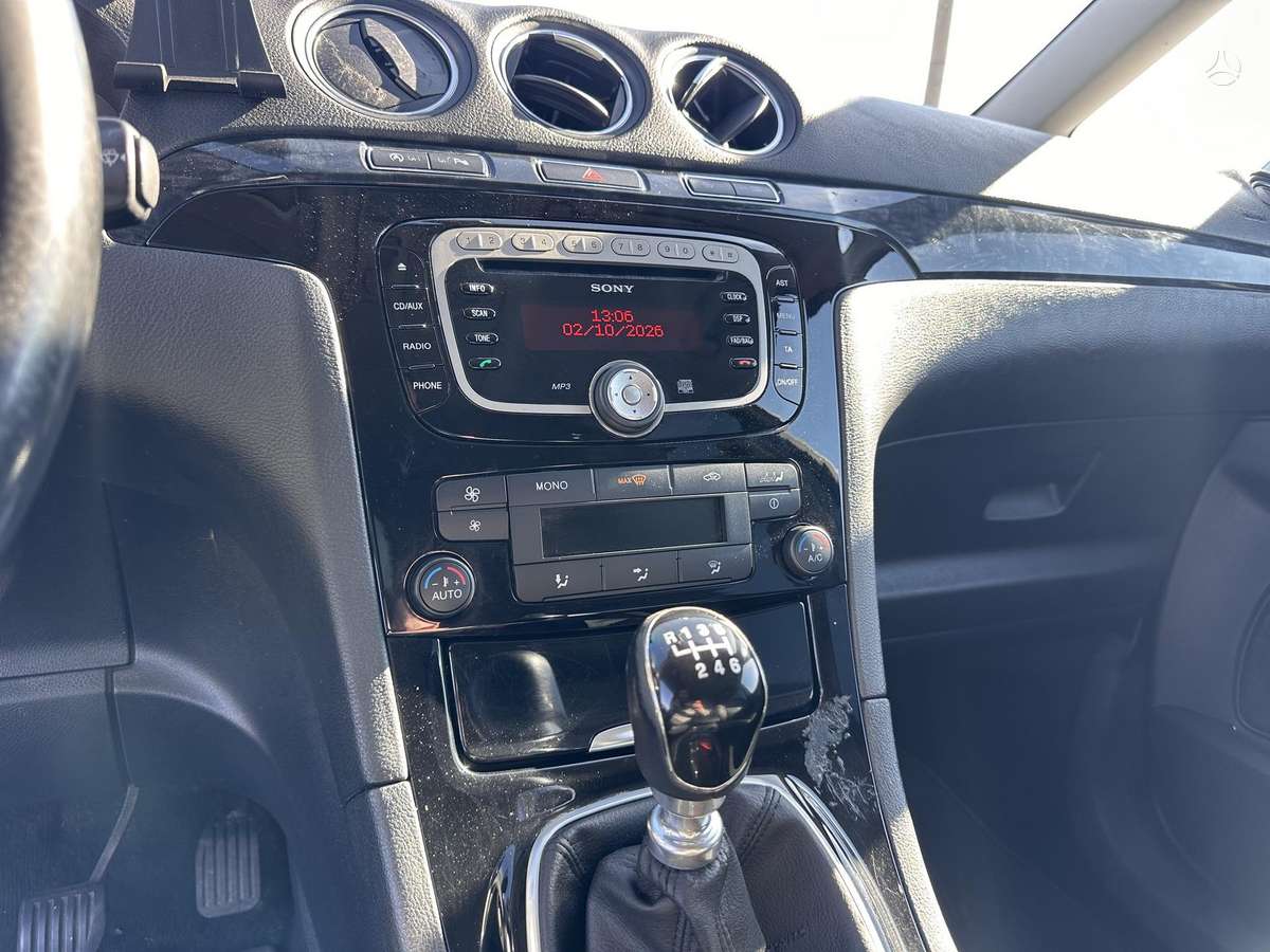 Ford Galaxy 2011 — photo 13