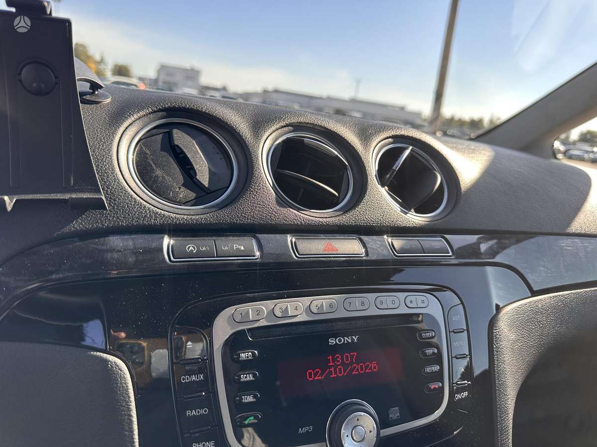 Ford Galaxy 2011 — photo 14