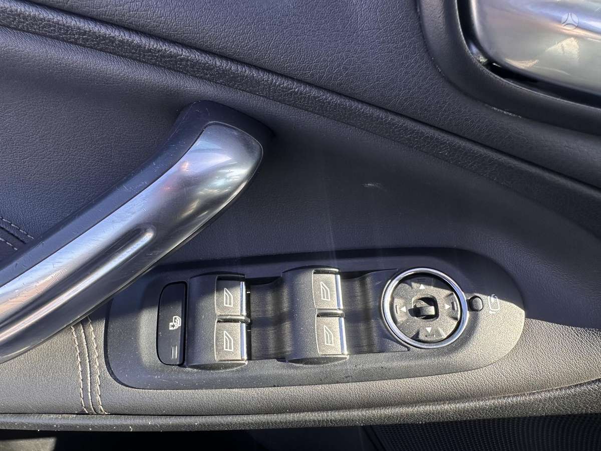 Ford Galaxy 2011 — photo 15