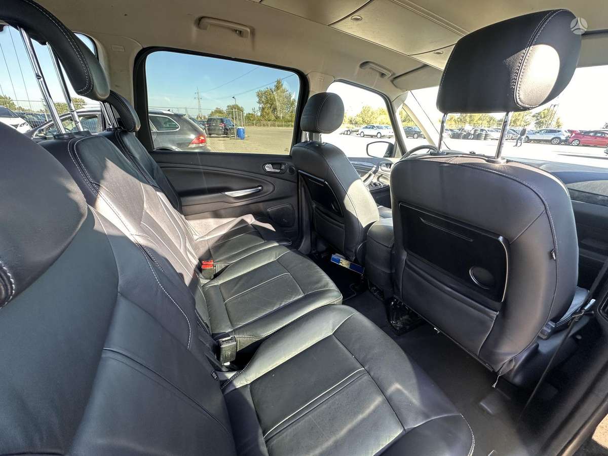 Ford Galaxy 2011 — photo 18