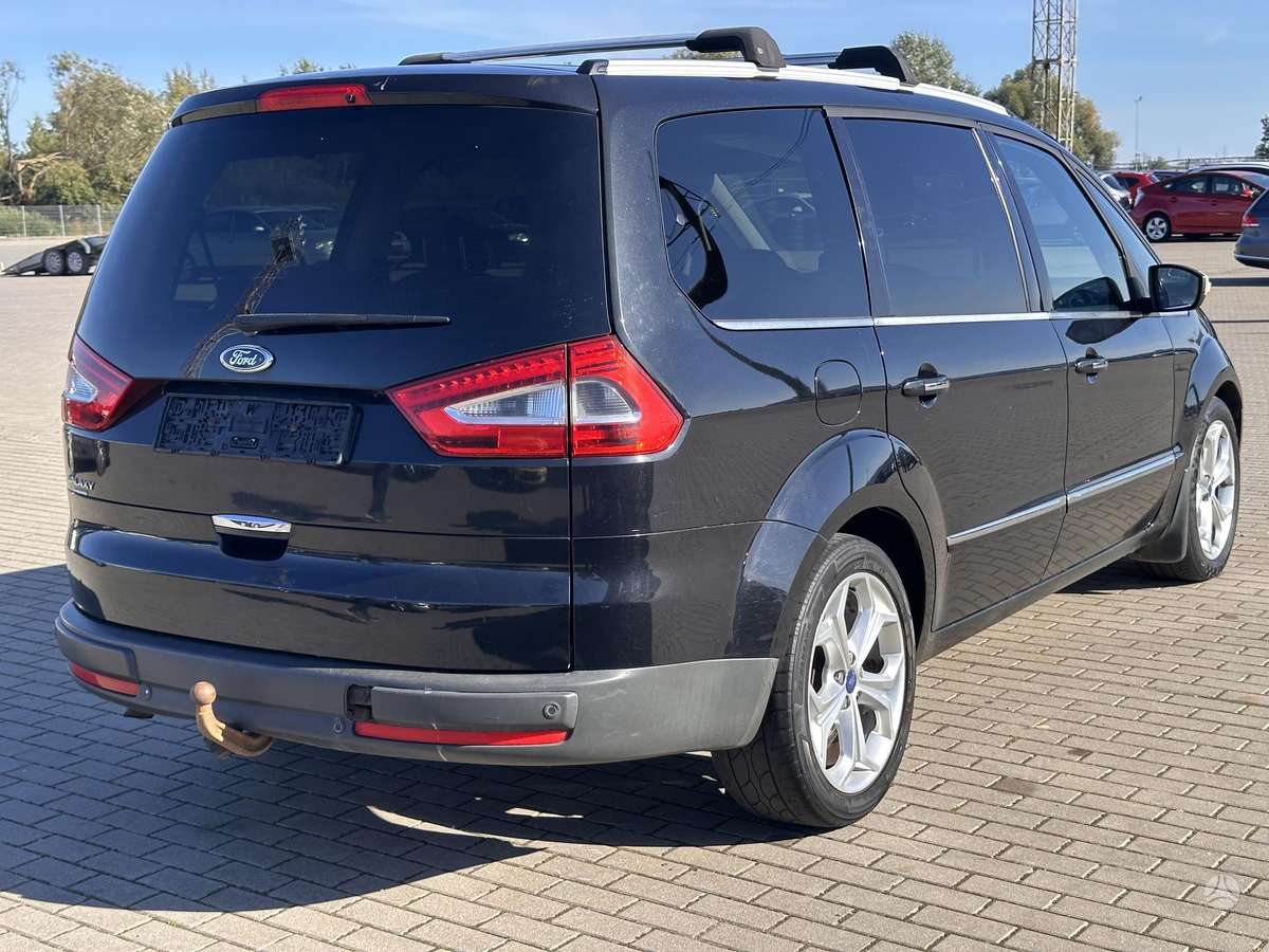 Ford Galaxy 2011 — rear view