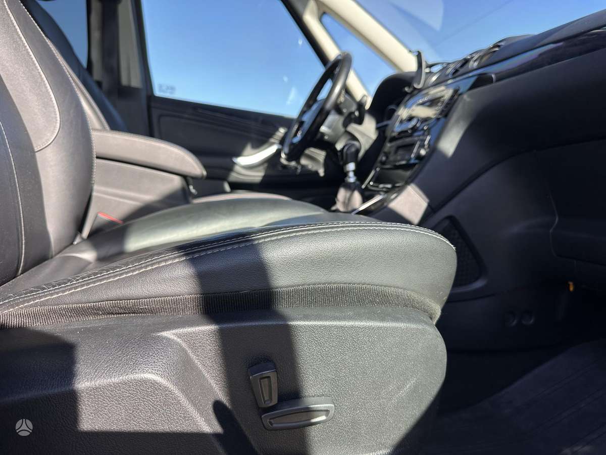 Ford Galaxy 2011 — photo 20