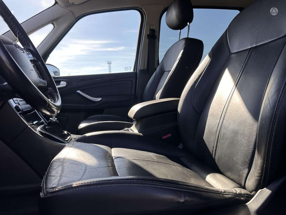 Ford Galaxy 2011 — photo 9