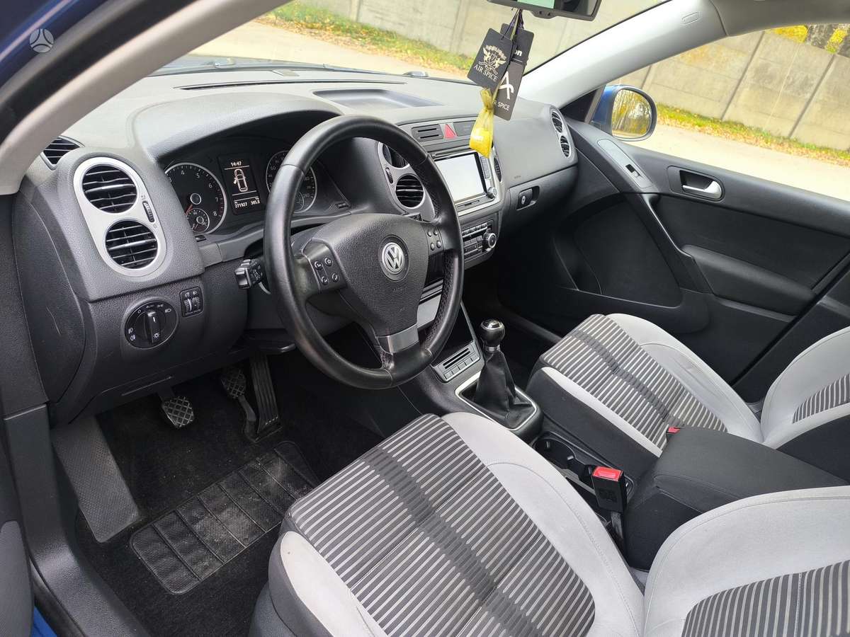 Volkswagen Tiguan 2010 — photo 19