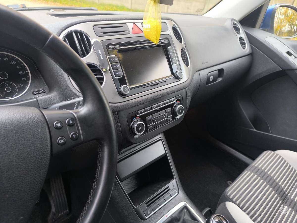 Volkswagen Tiguan 2010 — photo 21