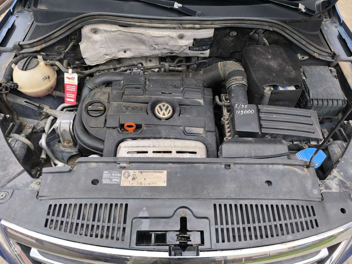 Volkswagen Tiguan 2010 — photo 27