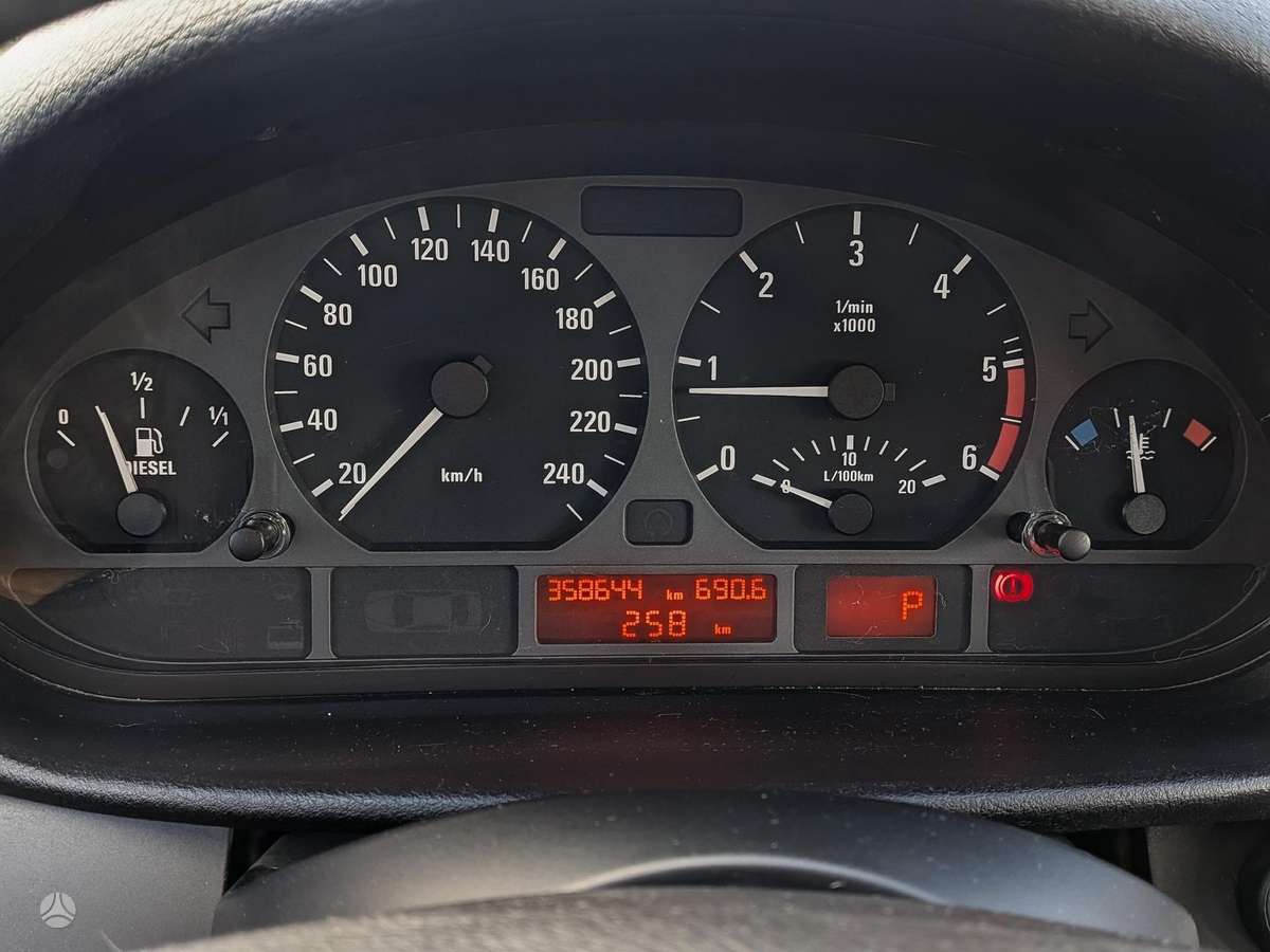 BMW 320 2005 — photo 11