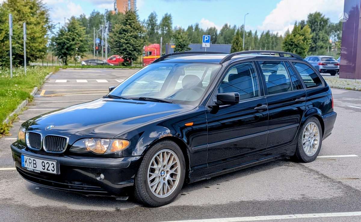 BMW 320 2005 — rear view