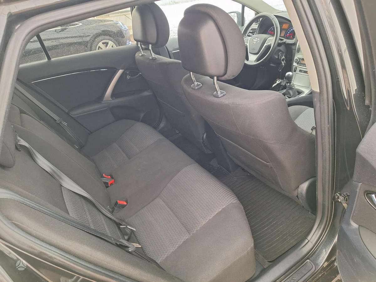 Toyota Avensis 2012 — photo 10
