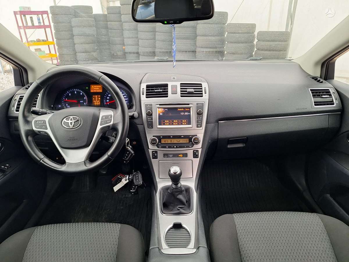 Toyota Avensis 2012 — photo 11