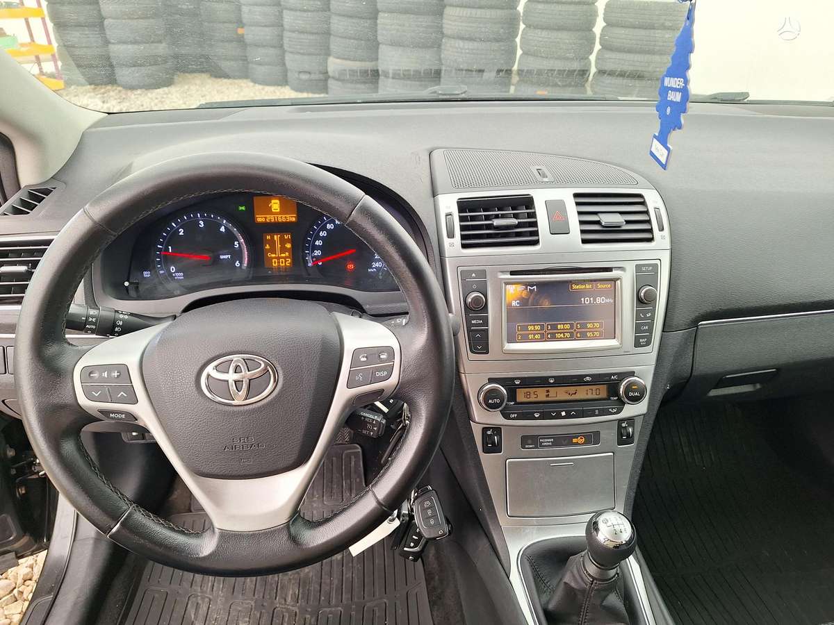 Toyota Avensis 2012 — photo 13