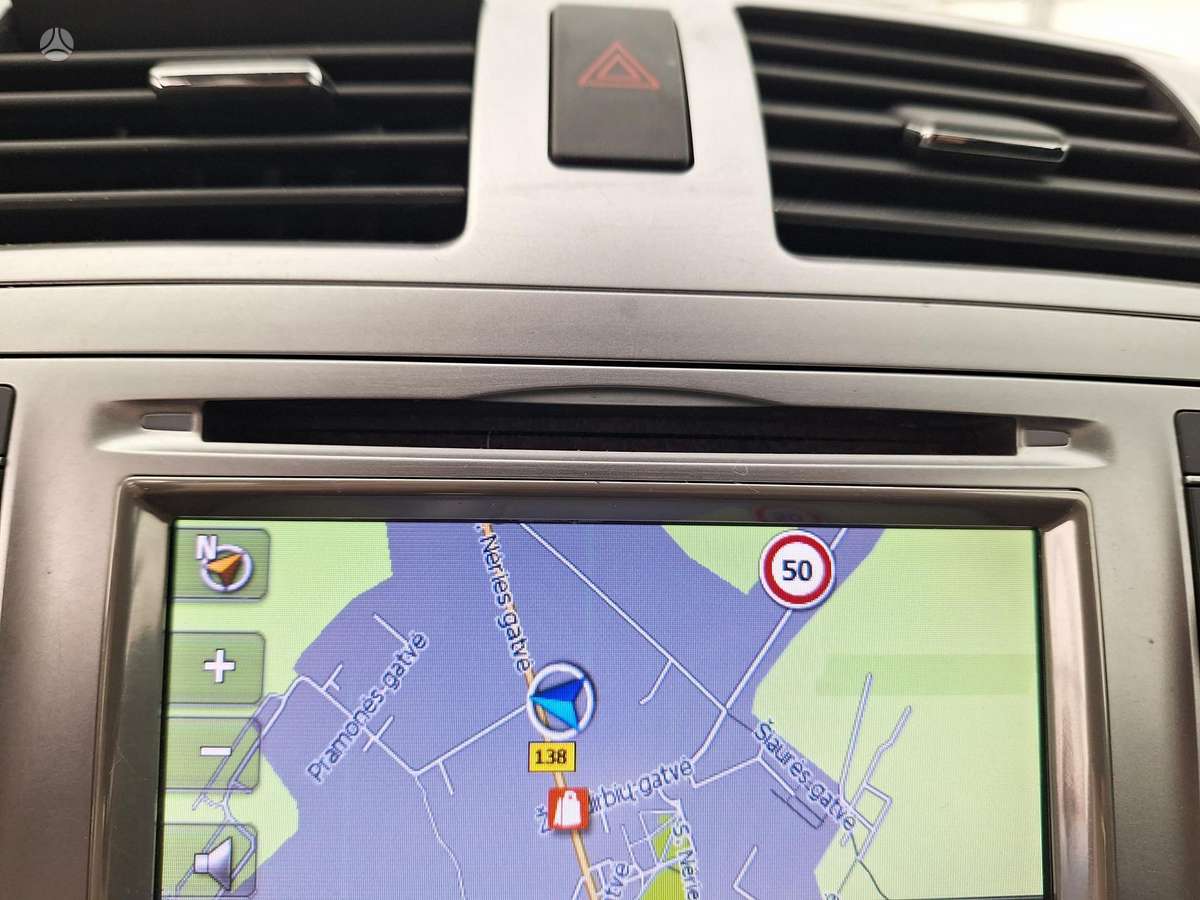 Toyota Avensis 2012 — photo 15