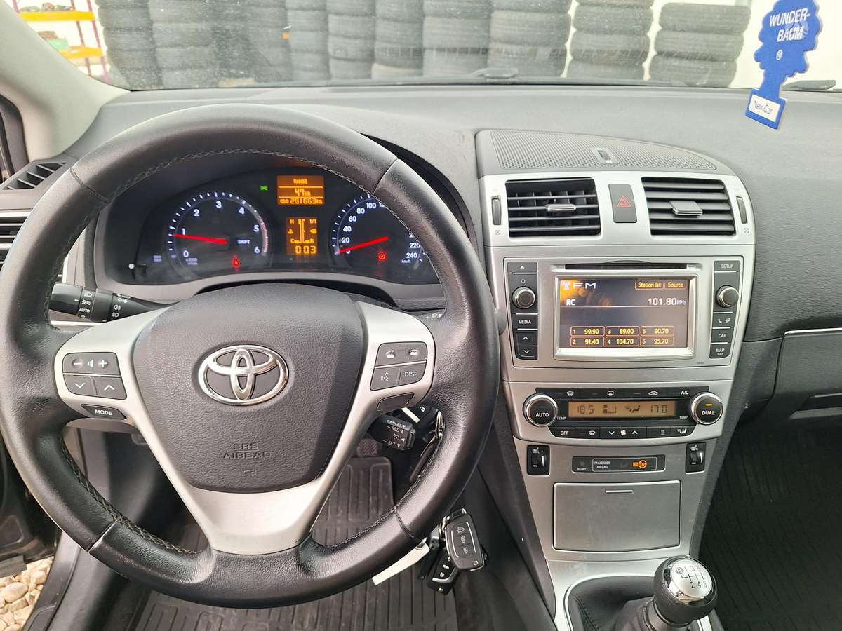 Toyota Avensis 2012 — photo 16