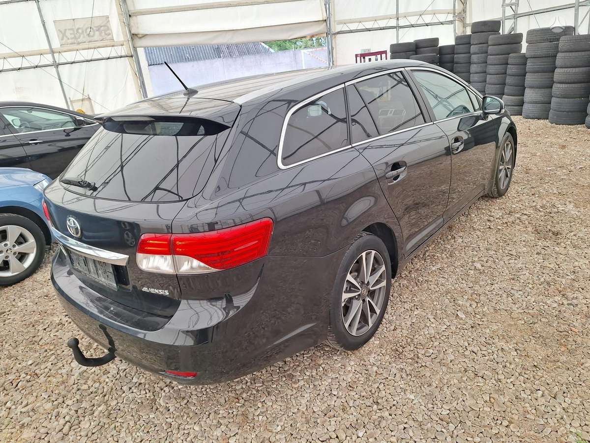 Toyota Avensis 2012 — photo 5