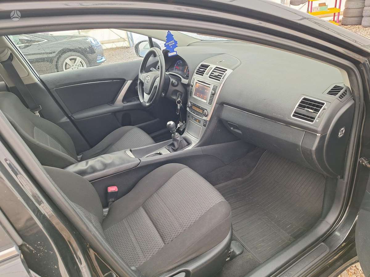 Toyota Avensis 2012 — photo 9