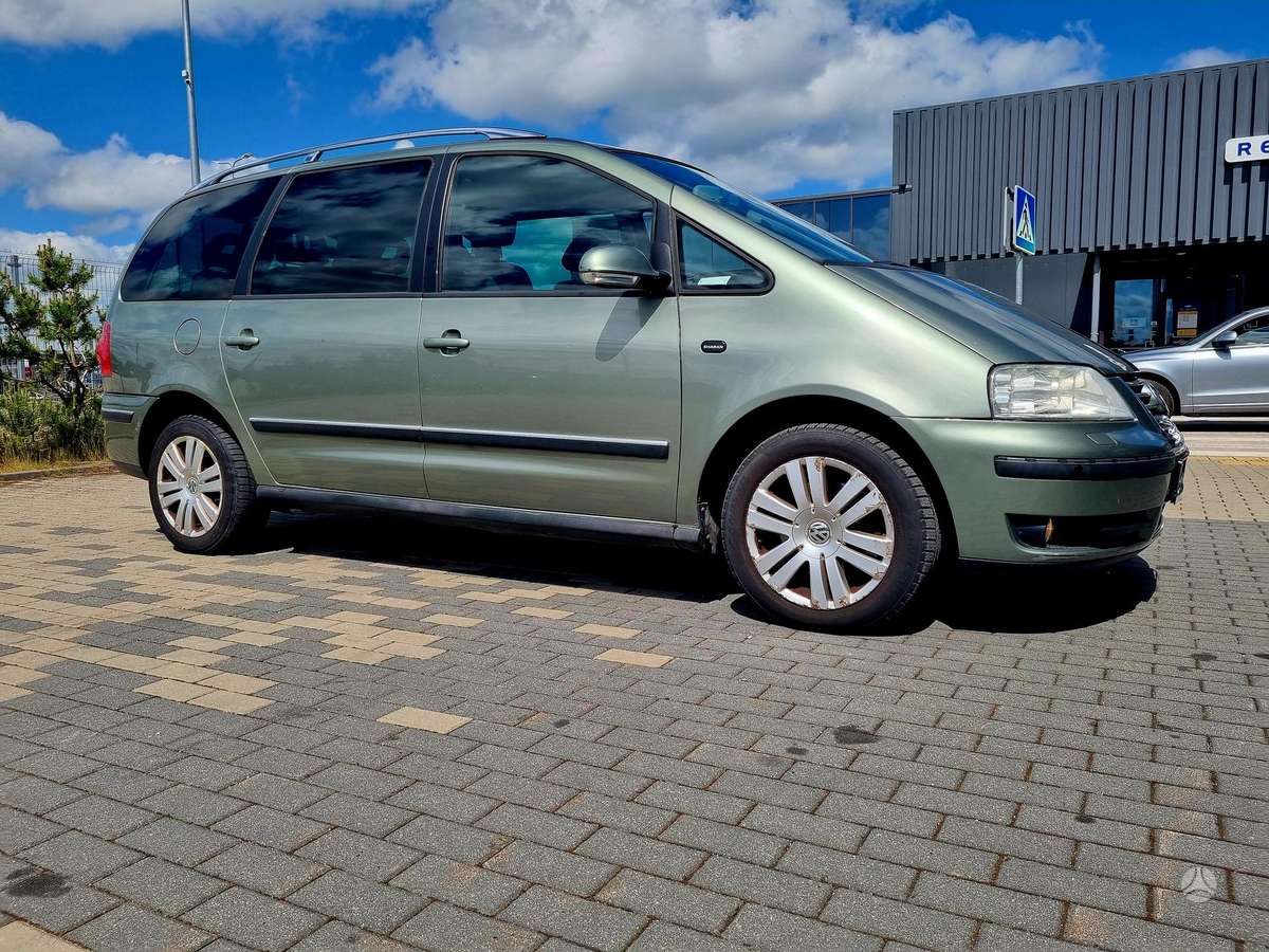 Volkswagen Sharan 2004 — rear view
