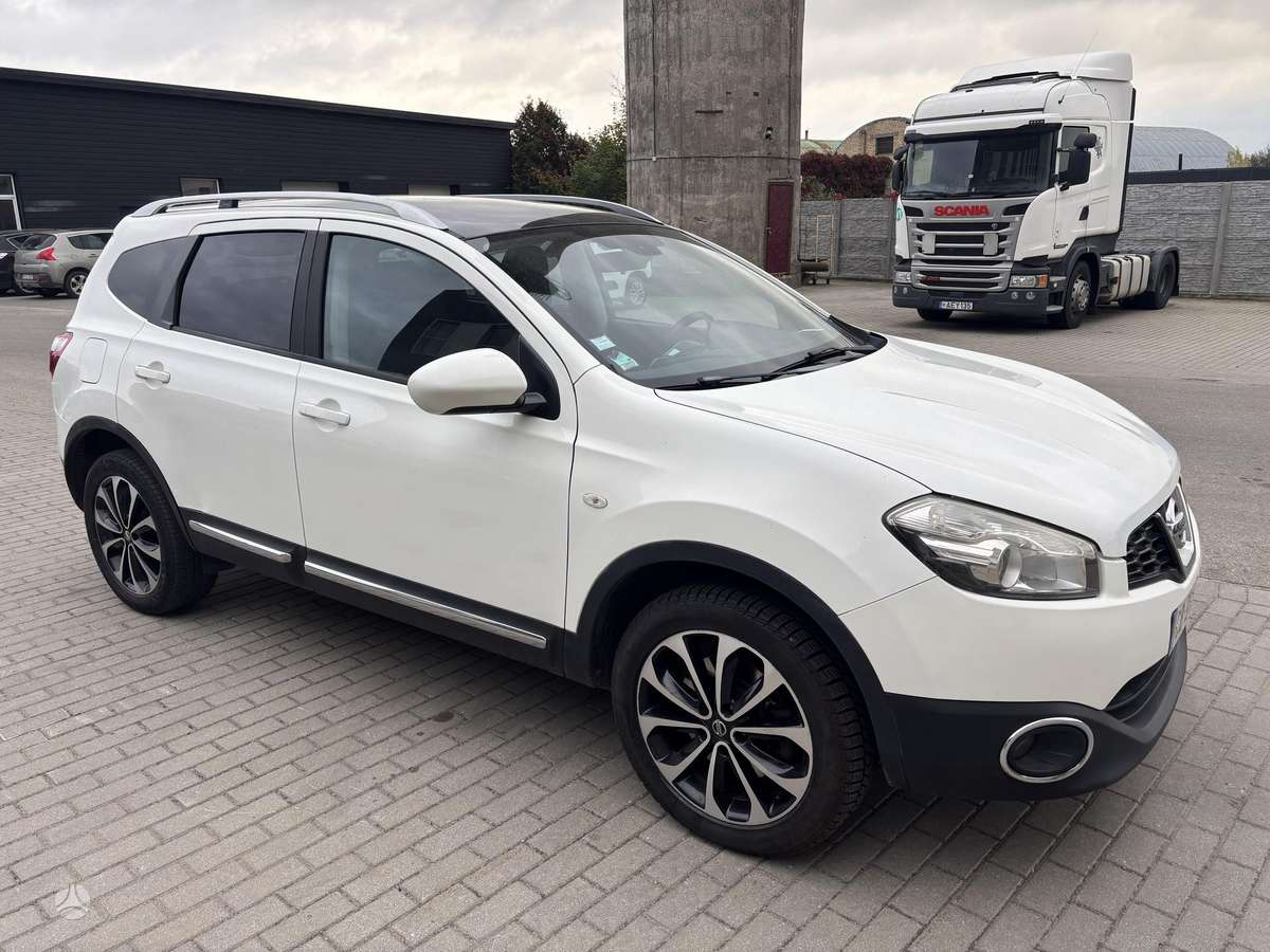 Nissan Qashqai+2 2012 — салон
