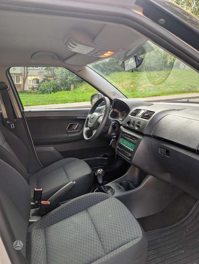 Skoda Fabia 2012 — photo 6