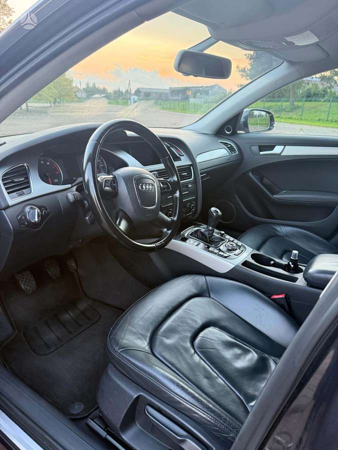 Audi A4 2010 — photo 5