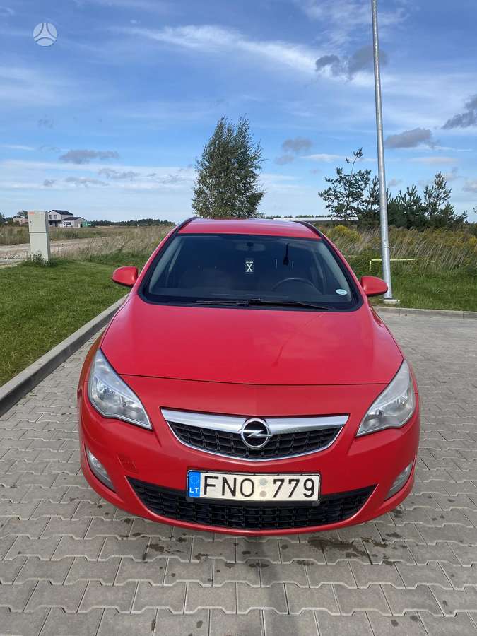 Opel Astra 2011 — вигляд ззаду