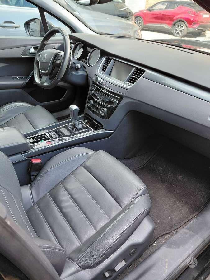 Peugeot 508 2015 — interior