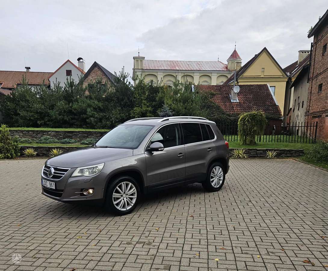 Volkswagen Tiguan 2008 — rear view