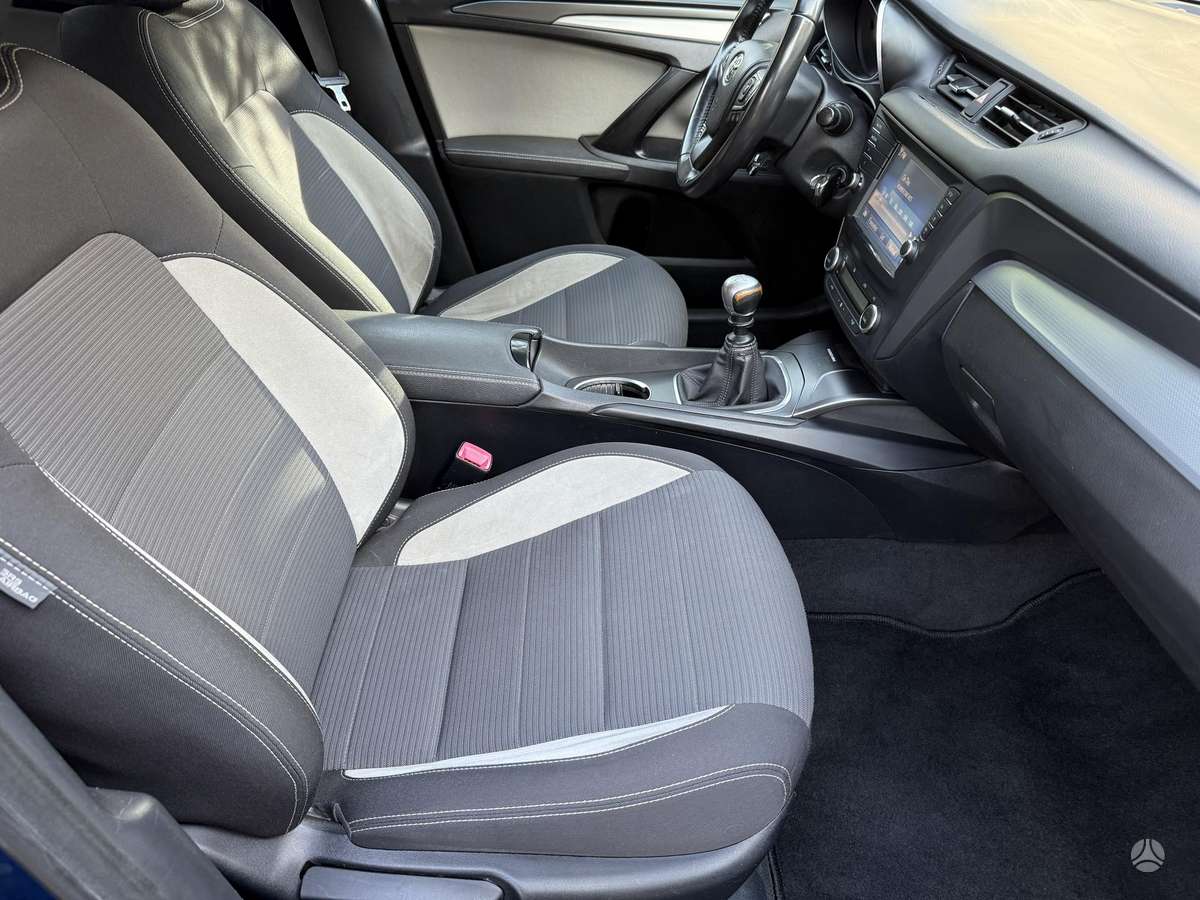 Toyota Avensis 2015 — photo 16