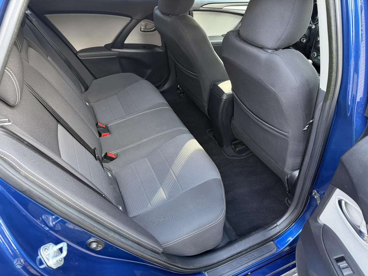 Toyota Avensis 2015 — photo 17
