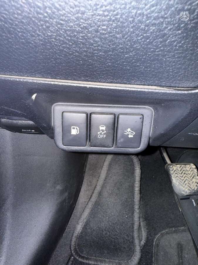 Toyota Avensis 2015 — photo 18