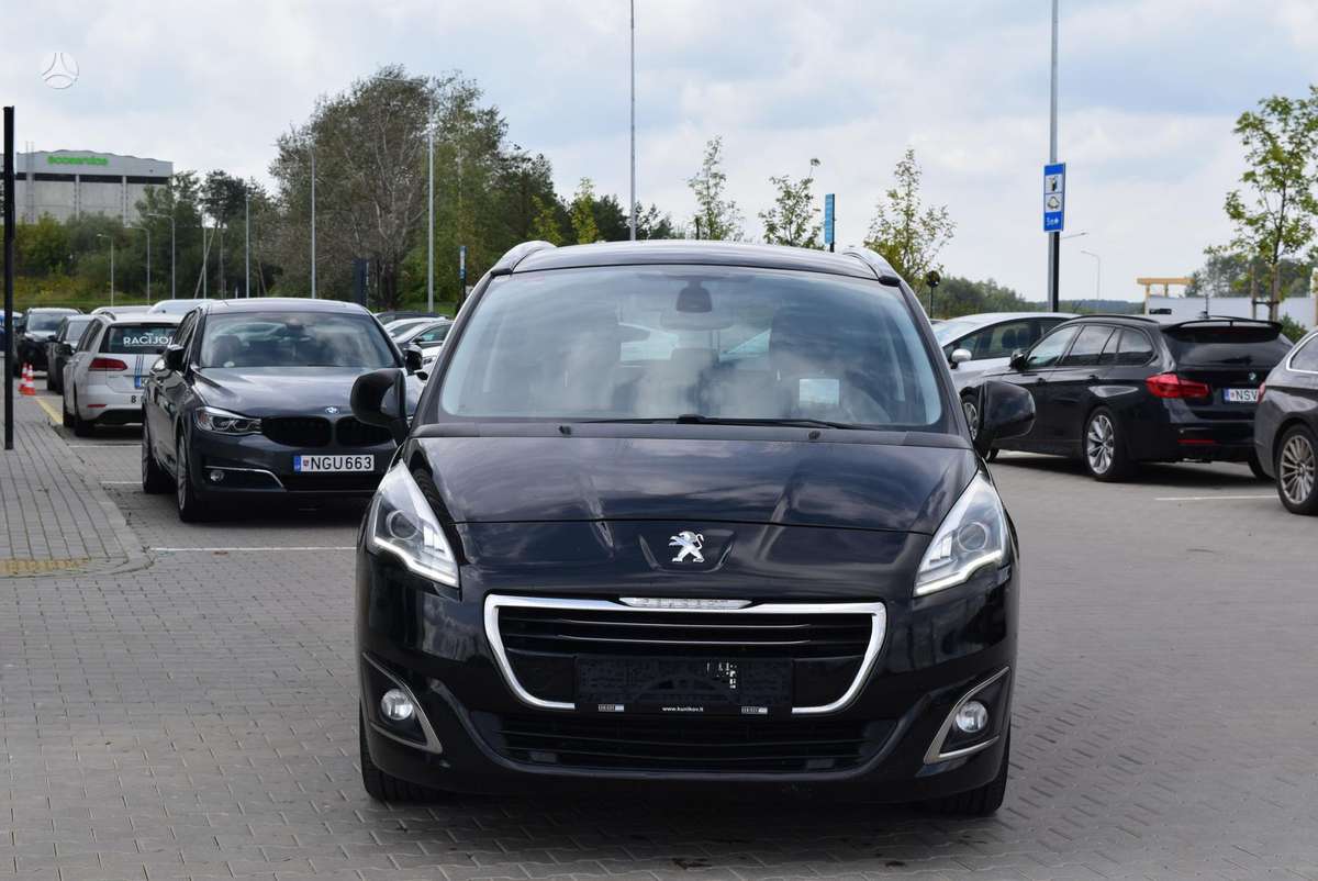 Peugeot 5008 2014 — rear view