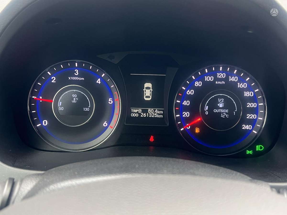 Hyundai i40 2012 — photo 18