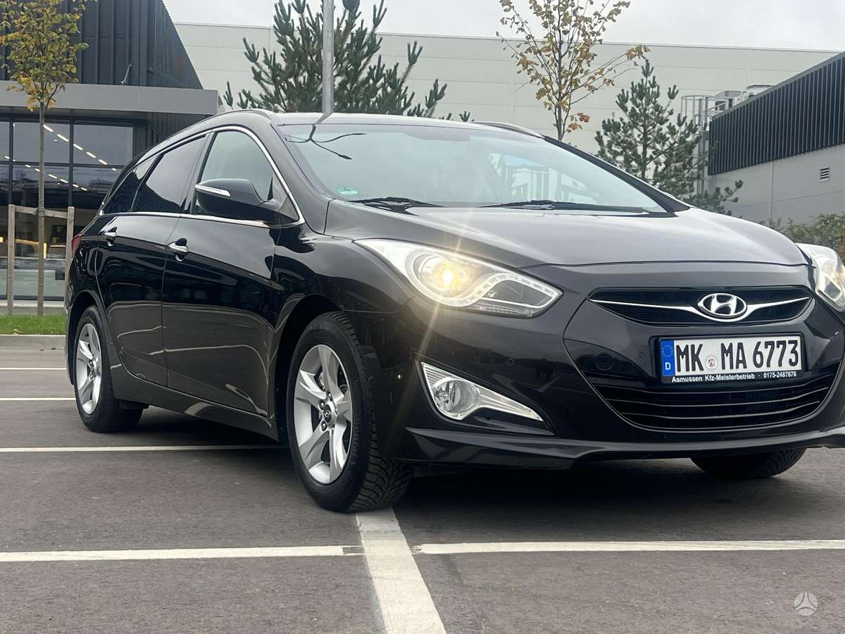 Hyundai i40 2012 — rear view