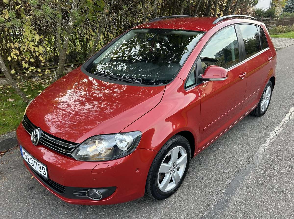 Volkswagen Golf 2011 — салон