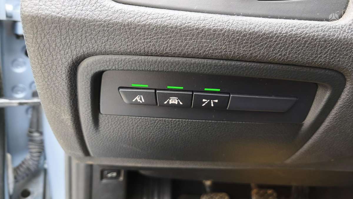 BMW 325 2014 — photo 17
