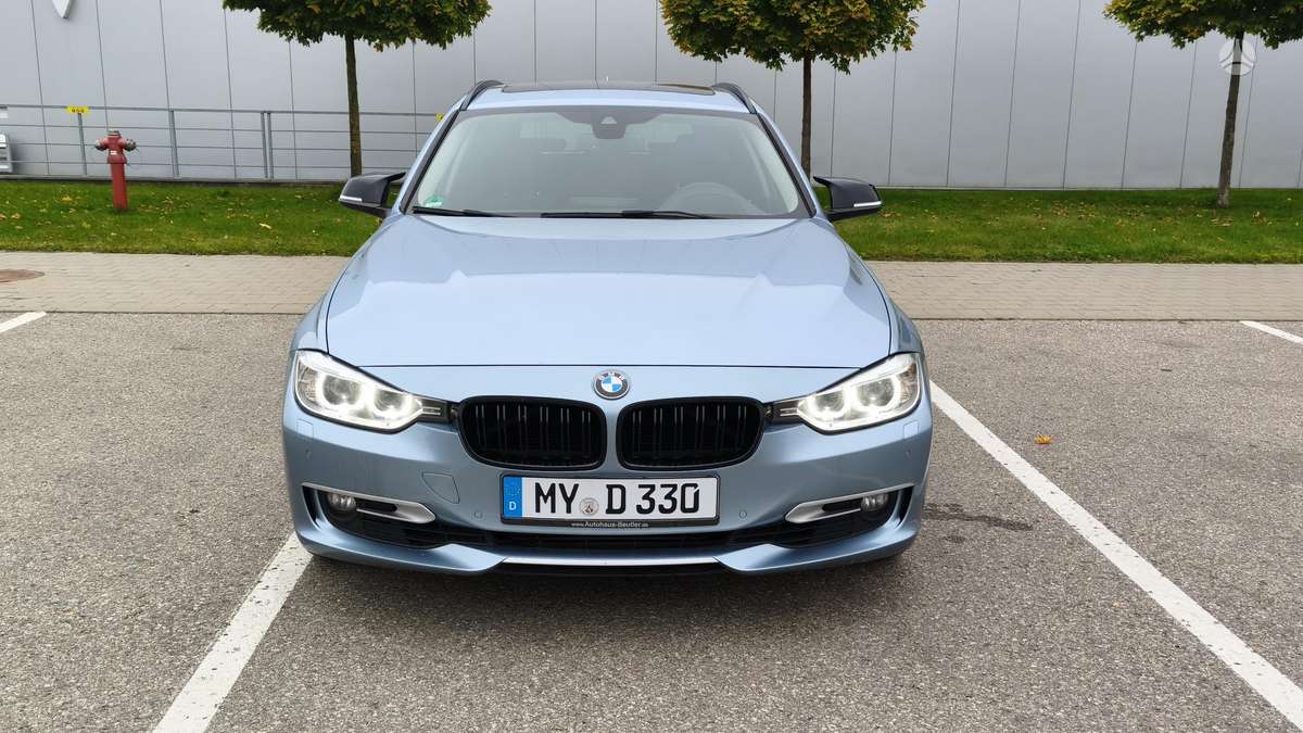 BMW 325 2014 — rear view