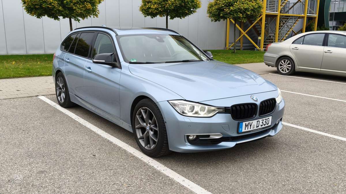 BMW 325 2014 — interior