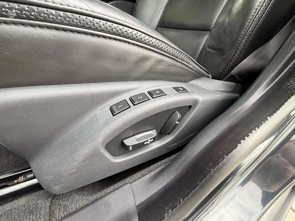 Volvo V70 2009 — photo 10