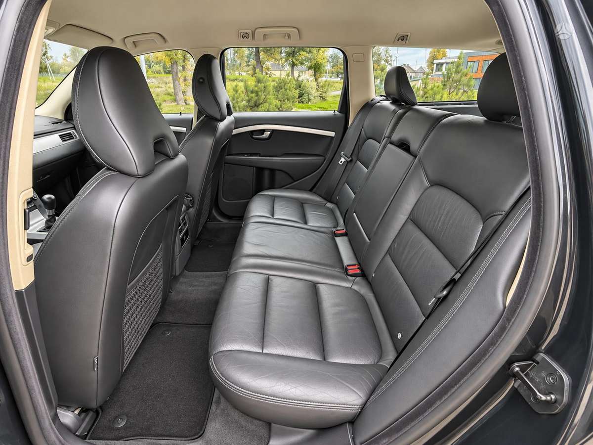 Volvo V70 2009 — photo 11